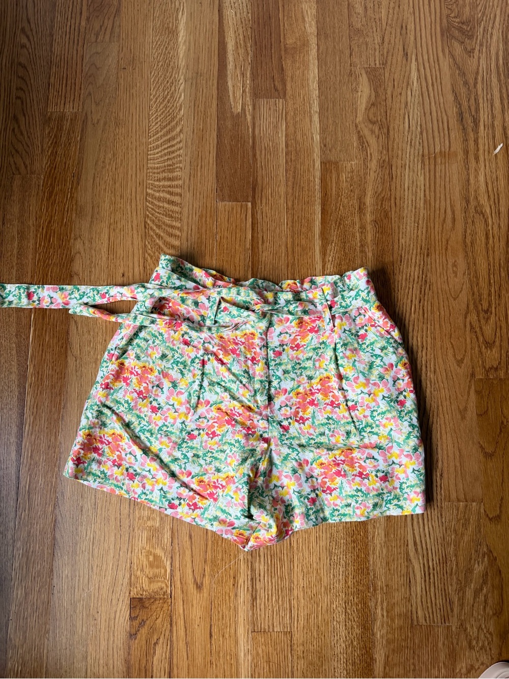 LOFT Floral Tie-Waist Women’s Shorts - White Multi, Small NWT